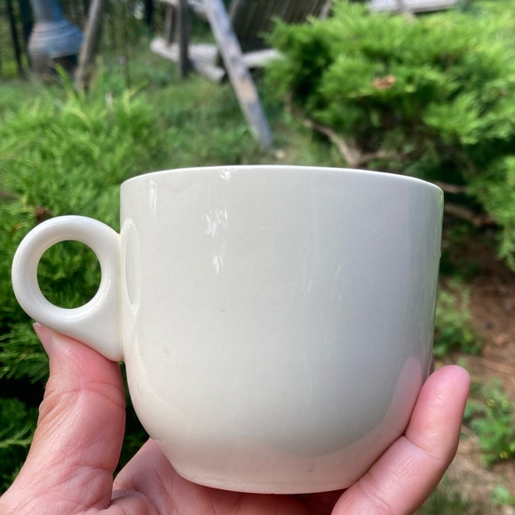 4 VINTAGE Cups Mugs Retro Coffee Cappuccino Cups Off White...